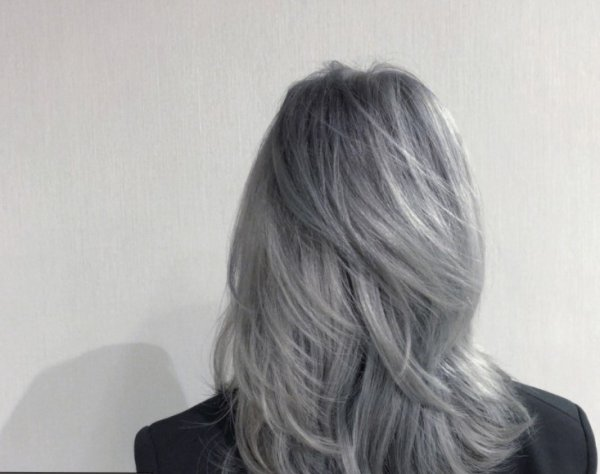 烟灰色头发颜色能维持多久